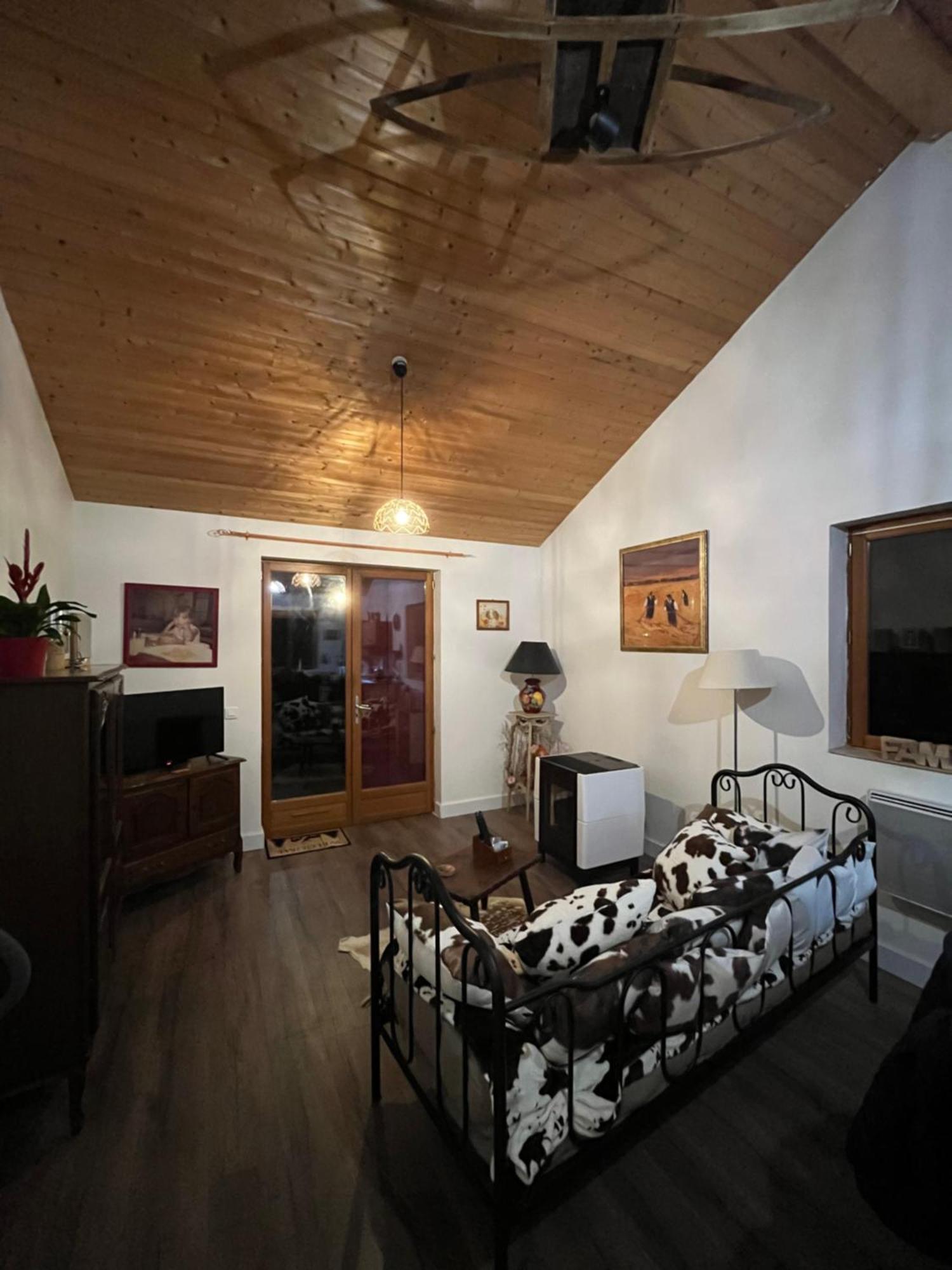 Chez Mamie Villa LʼIsle-Jourdain Exteriör bild