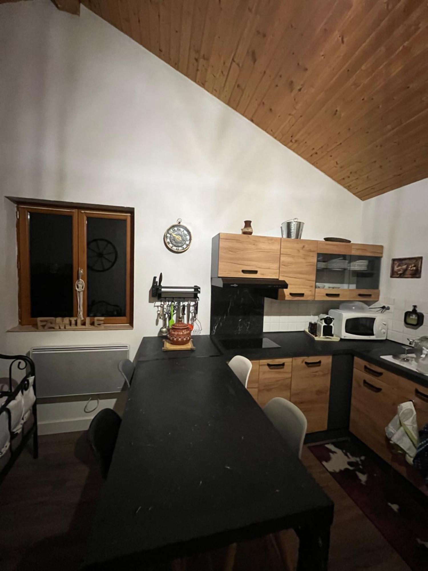 Chez Mamie Villa LʼIsle-Jourdain Exteriör bild