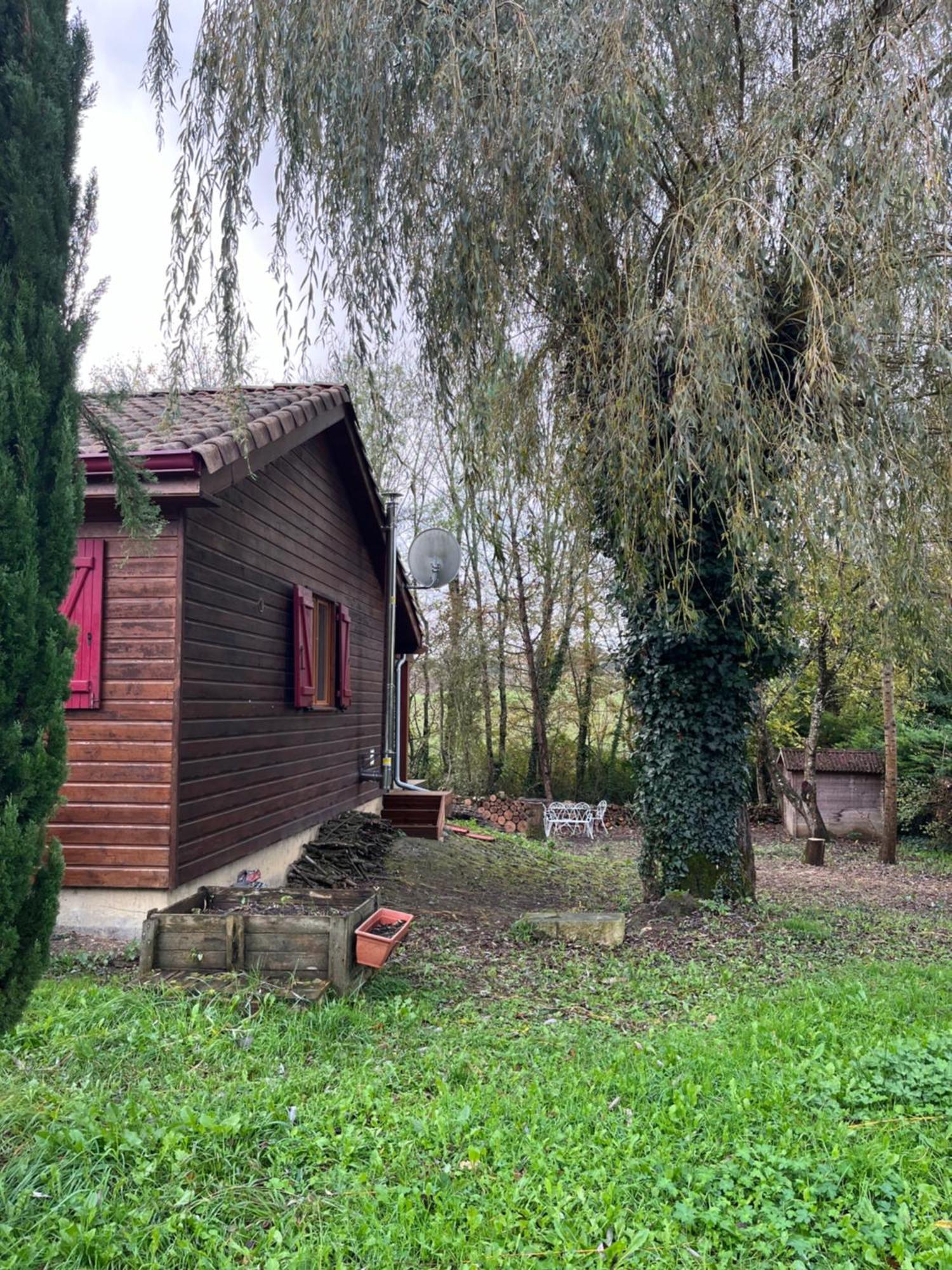 Chez Mamie Villa LʼIsle-Jourdain Exteriör bild