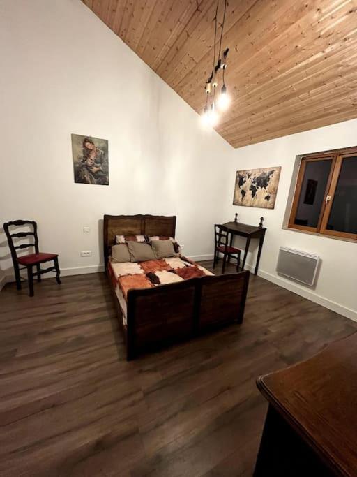 Chez Mamie Villa LʼIsle-Jourdain Exteriör bild