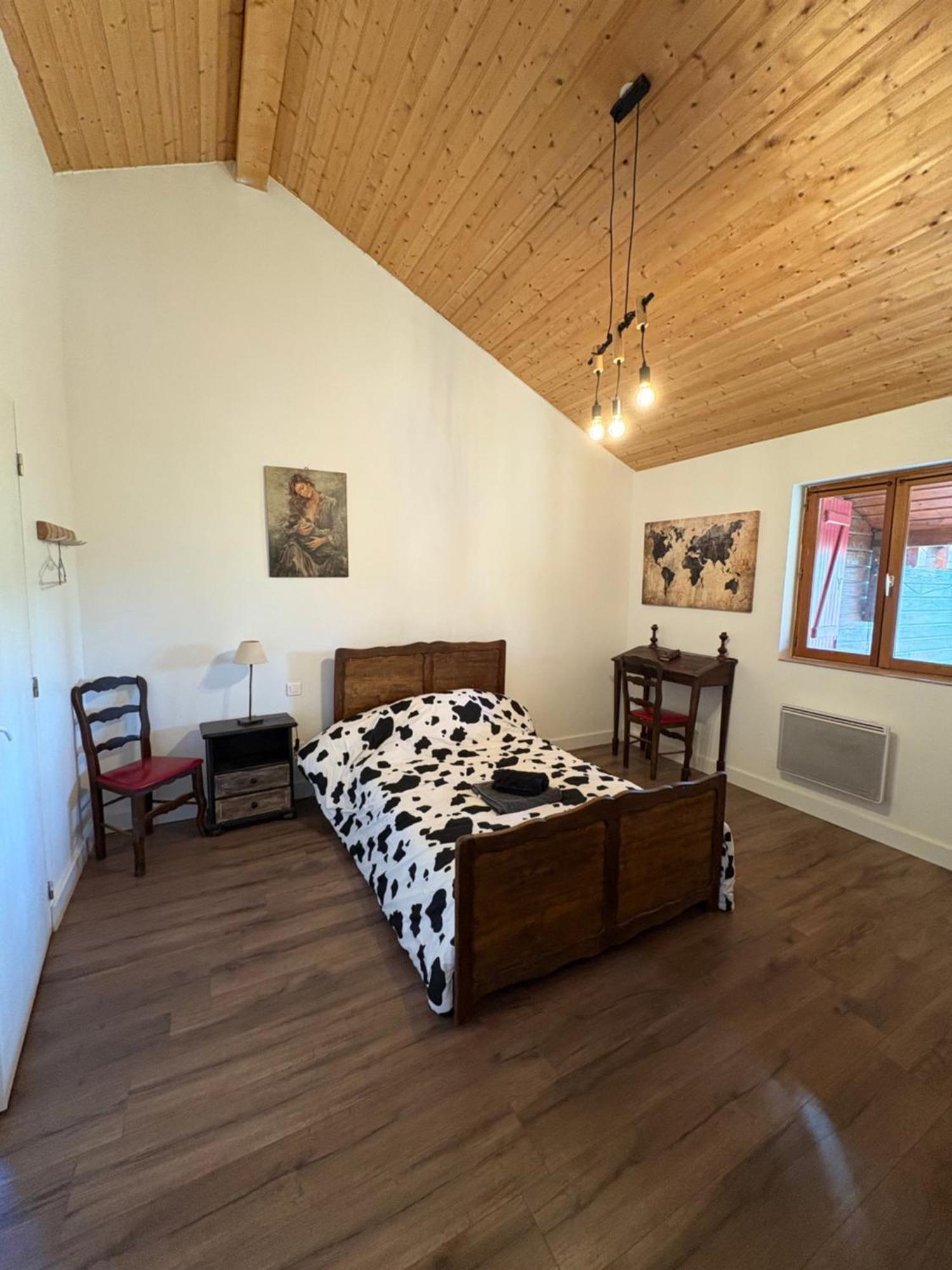 Chez Mamie Villa LʼIsle-Jourdain Exteriör bild